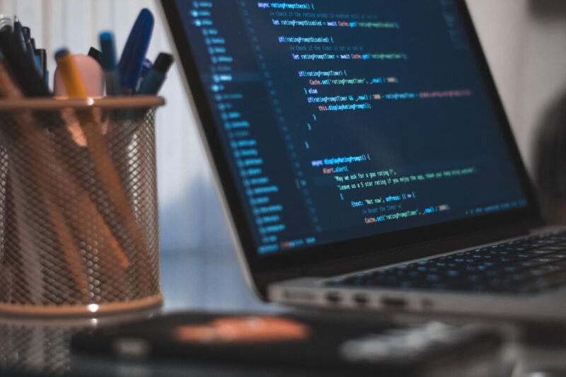 Dunia Coding: Lebih dari Sekadar Baris Kode, Inovasi Tanpa Henti
